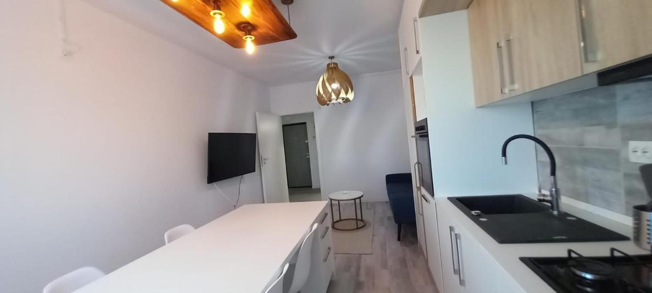 Modern 1Br Apartment With Wifi, Parking And Self Check In Bukarest Eksteriør billede